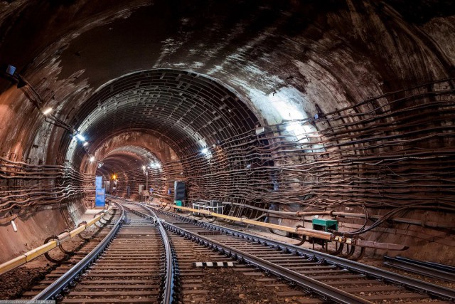 Что не видит пассажир в метро