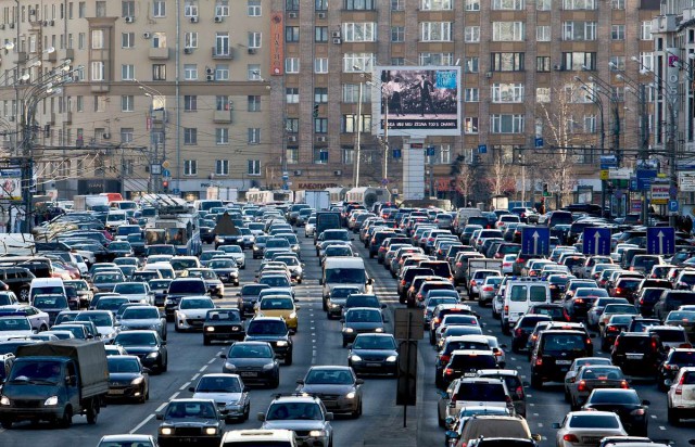 Исторический антирекорд: расходы россиян на коммуналку и еду превысили доходы