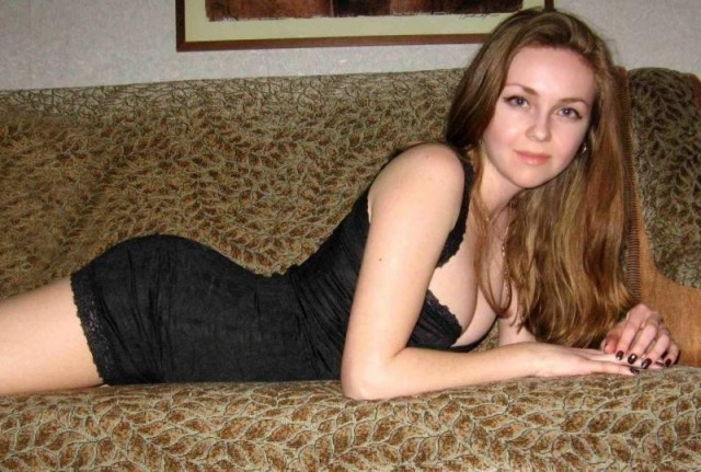 Нежно, тонко и красиво, взглядом обожгли игриво