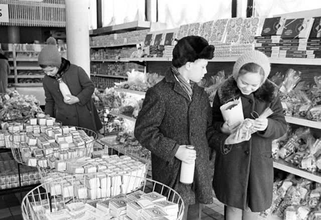 Фотоподборка супермаркетов, кафе и ресторанов в США 1970-х годов (22 фото)