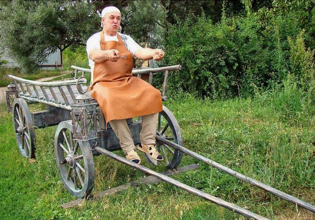 Заехал к себе во двор