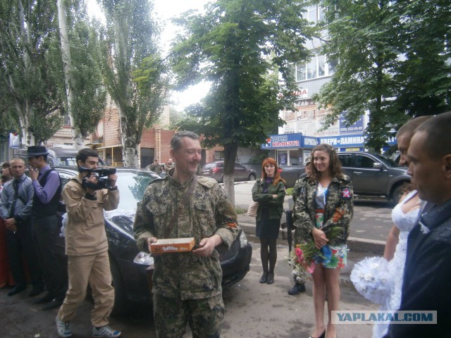 А в Славянске свадьба