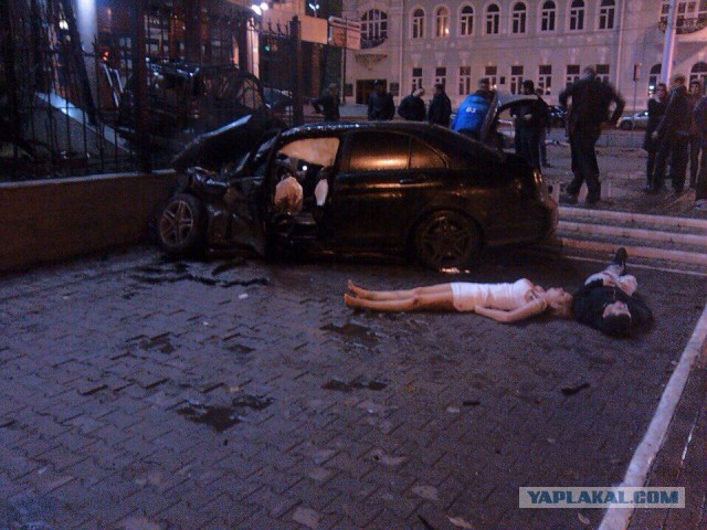 В центре Уфы разбились Мерседес и Крузак