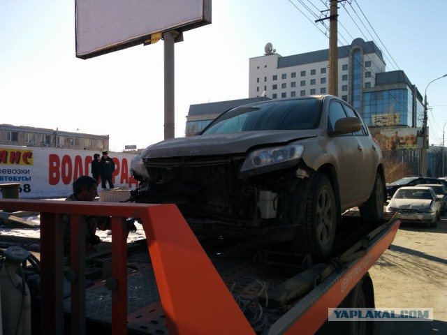 Подсек и выкинул на встречку