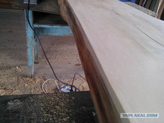 Лавка из березового бревна