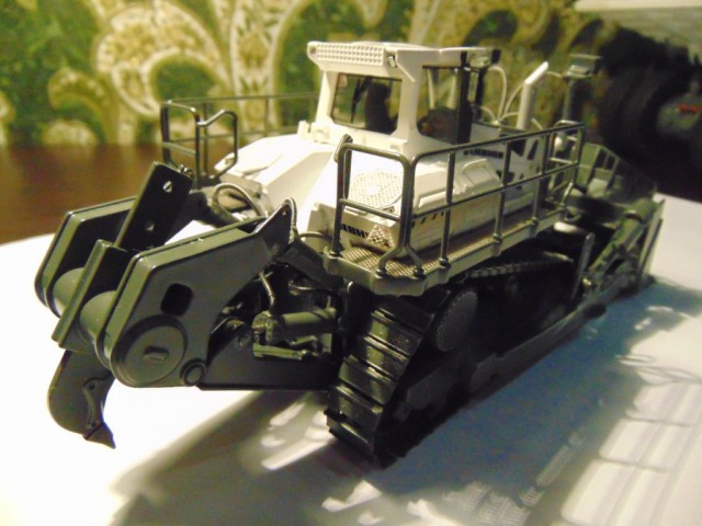 Дилерская радиоуправляемая модель бульдозера LIEBHERR PR 776 Litronic
