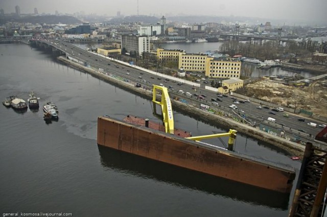 Киев решил конфисковать Керченский мост в счет долга "Газпрома"