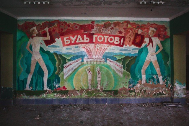 «Малая часть былого величия»: пост с фотографиями заброшенных пионерлагерей