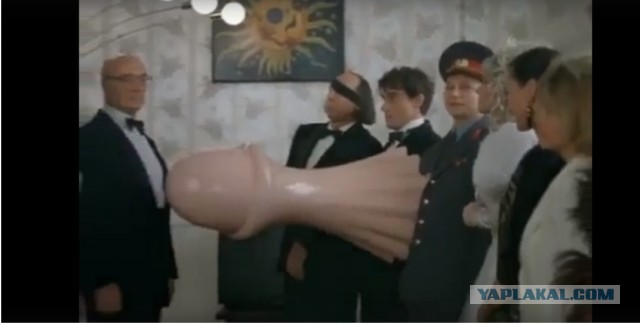 Друг в беде не бросит... И на камеру всё снимет