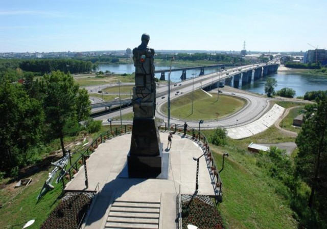 Величественный монумент в Кемерово, установленный в память погибшим шахтёрам.