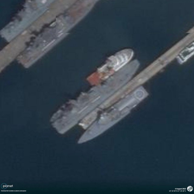Кадры атаки морским беспилотником бдк "Оленегорский горняк"