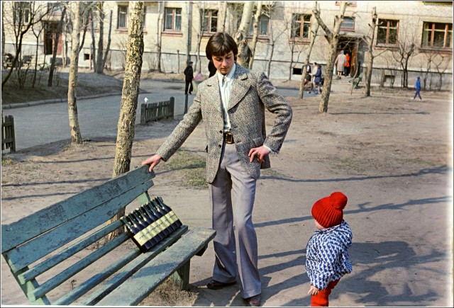 Не плачь. Это ностальгия в глаз попала