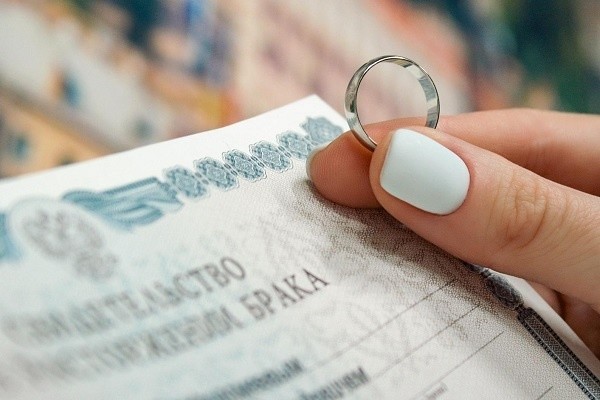 В России призвали сделать алименты в три четверти от дохода