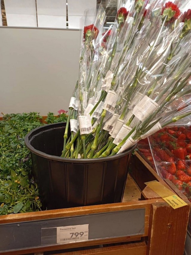 Цены на гвоздики поднялись в преддверии 9 мая