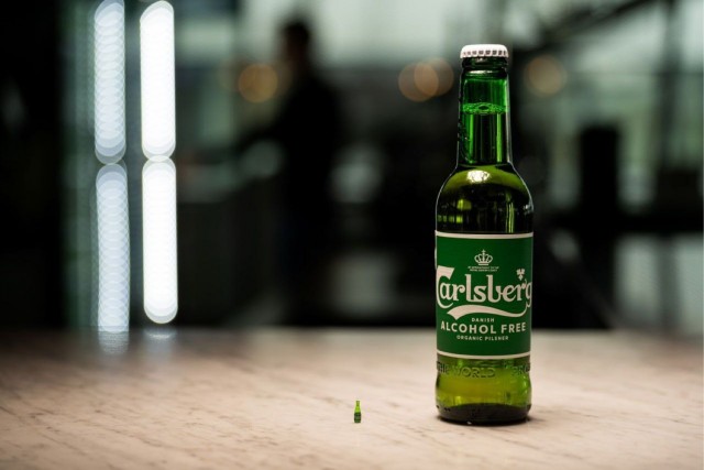 Carlsberg выпустил самую маленькую в мире бутылку безалкогольного пива