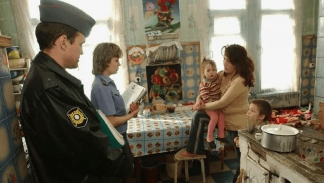 «9 лет работаю в органах опеки»: Как детей забирают у хороших родителей и отдают плохим - несправедливость системы