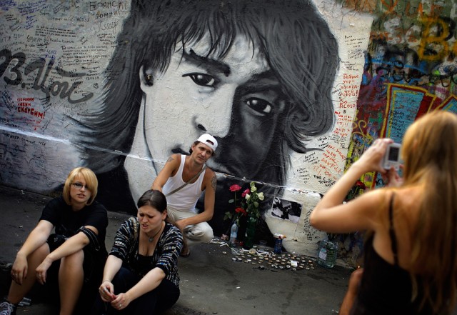 Губернатор ратует за появление в Питере улицы Цоя