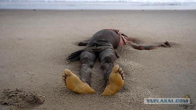 Беженцы плывут