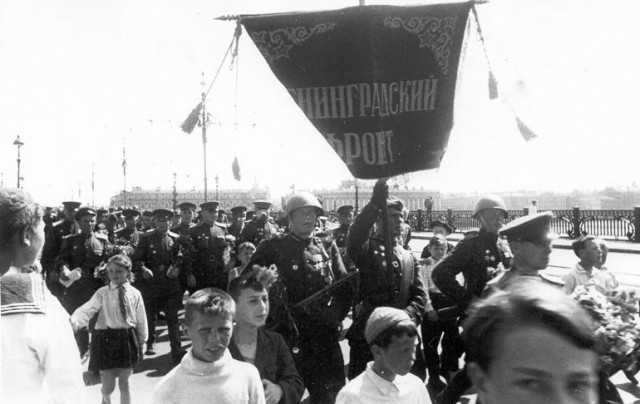 Встречай сынов, родимая страна!