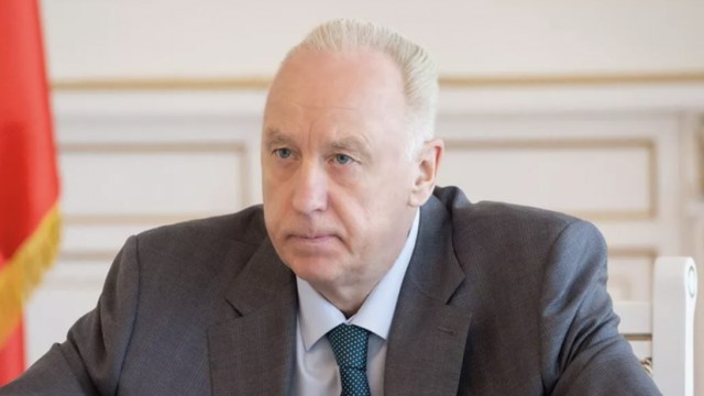 Глава СК Бастрыкин поручил возбудить уголовное дело в отношении блогера Сергея Косенко, который кинул своего сына в снег