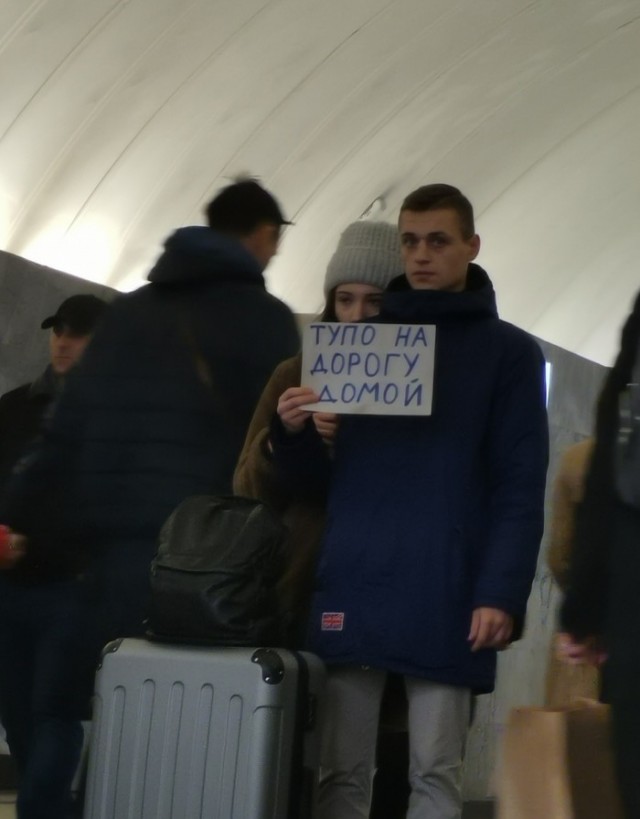 "Подайте мне, пожалуйста"