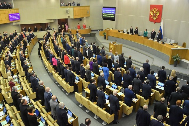 Верховная Рада приостановила свою работу на неопределенный срок на фоне коррупционного скандала