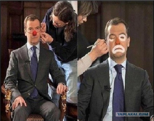 Медведев уволил 240 тысяч преподавателей