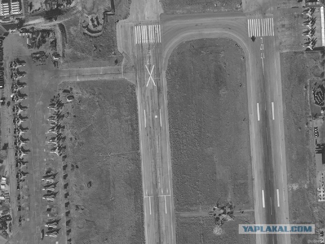 Самолеты ВКС России после минометного обстрела авиабазы Хмеймим в Сирии