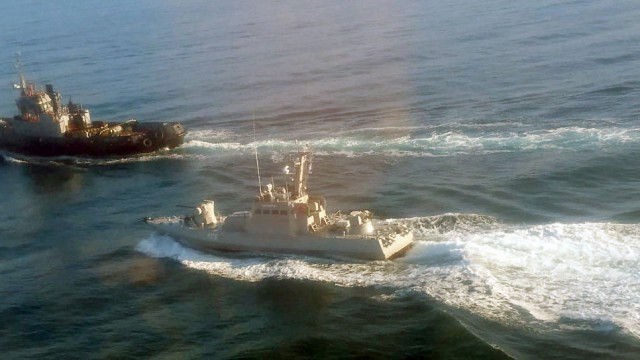 Три корабля ВМС Украины пересекли российскую границу