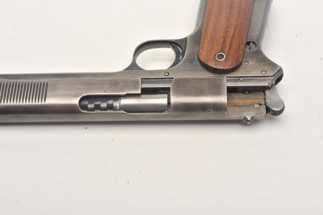 Первый в ряду "Кольтов": Colt M1900