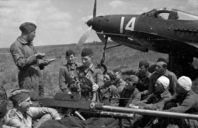 Р-39 Аэрокбра. Американская любимица сталинских соколов. История создания и основные модификации.