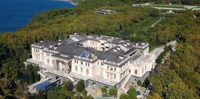 Власти Крыма объявили, что национализировали квартиру Зеленского в Ялте