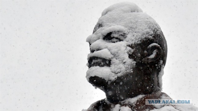 Снег и Ленин