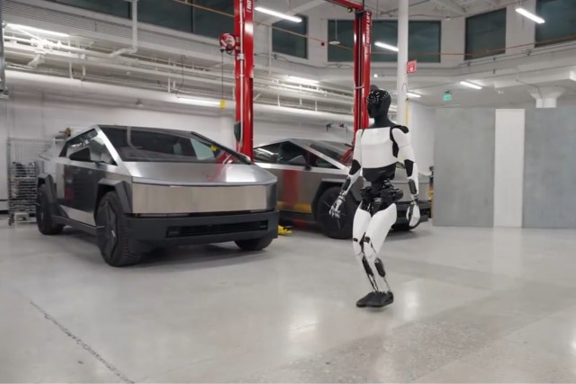 Робот Tesla Optimus может бережно хвататься за яйца всеми десятью пальцами поочерёдно