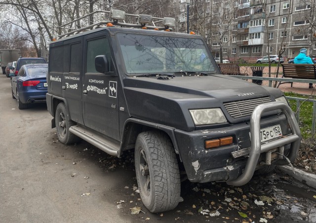 Кто-то бросил на улице редкий российский внедорожник. Их было сделано всего 400 штук