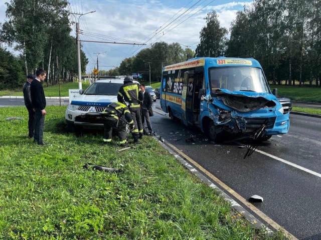 Пять человек пострадали в ДТП с участием автобуса в Чебоксарах.