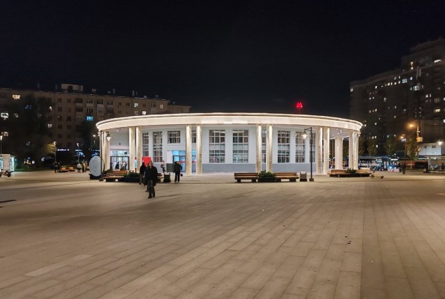 Жить в Москве- то, что за окном и каждый день