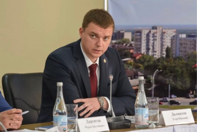 По подозрению в получении взятки задержан замглавы администрации Таганрога Егор Долматов