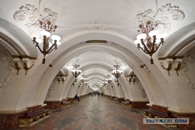 Иностранная туристка в Московском метро