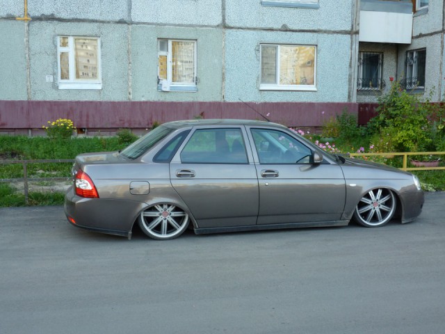 Девушка и автомобили