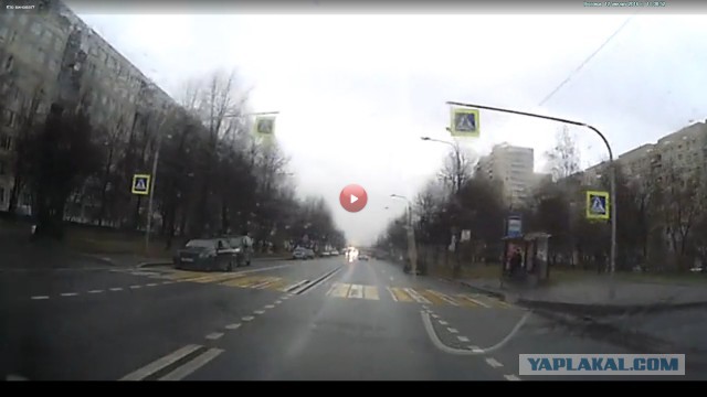 У девушки сложный вопрос. Кто виноват в этом ДТП?
