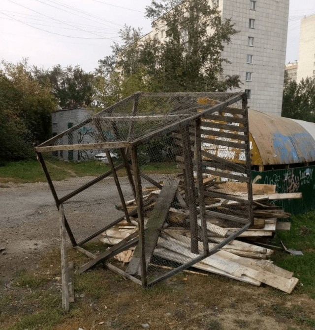 В Екатеринбурге уничтожили арт-объект, посвящённый коррупции в «Роскосмосе»