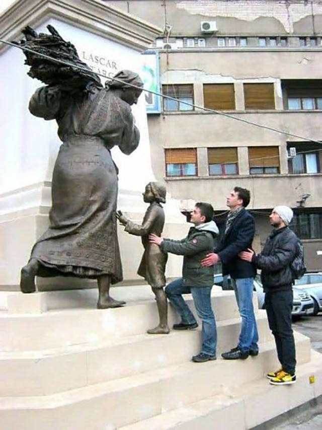 Приколы со скульптурами.