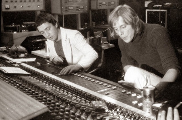 Музыка и музыканты:  AC/DC - T.N.T.