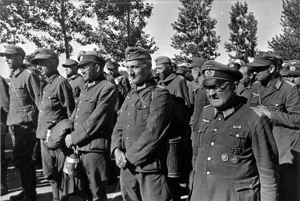 Пленные оккупанты на улицах Киева