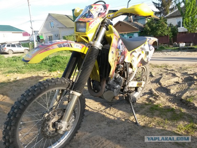 Обклеиваем мотик Suzuki DRZ 400E