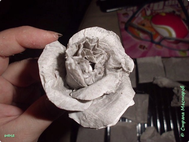 Кованые цветы из туалетной бумаги
