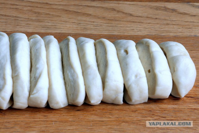 Ватрушки со смородиной и шоколадом