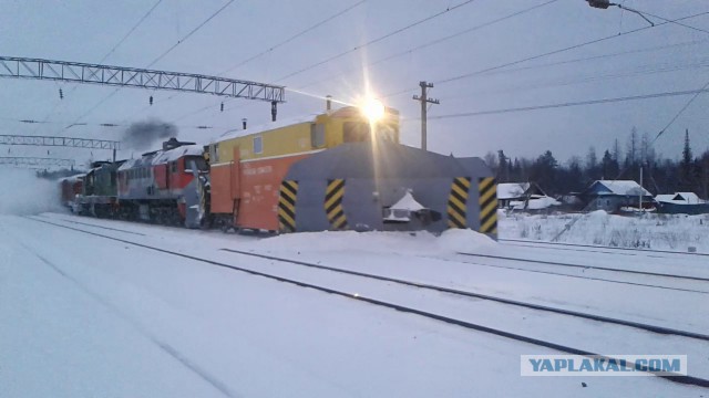 Замело железную дорогу
