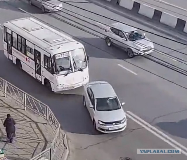 Подрезала автобус